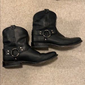 Frye Wyatt Harness Short Boots - 8
